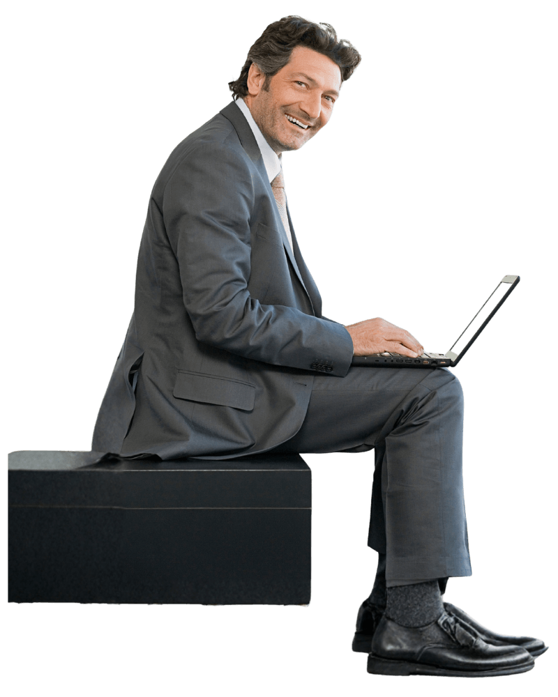 Uspješni poslovni čovjek radi na laptopu